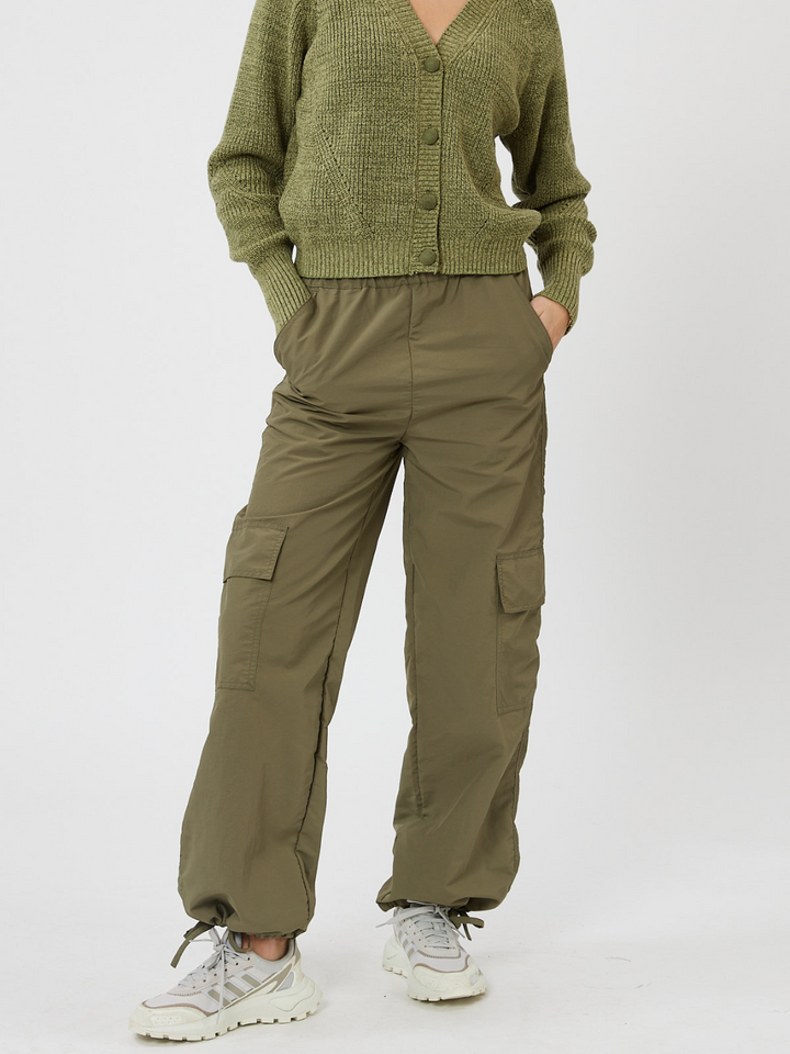 Army Green Bargo Byxor från Moves By Minimum