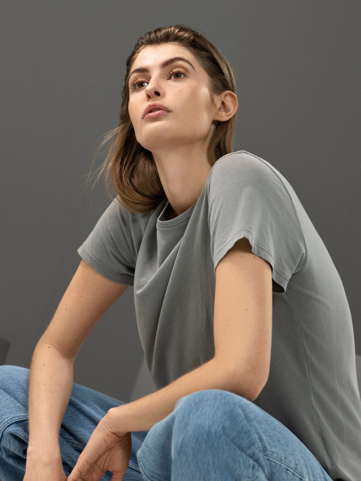 Basic Icôn T-shirt med rund hals för kvinnor