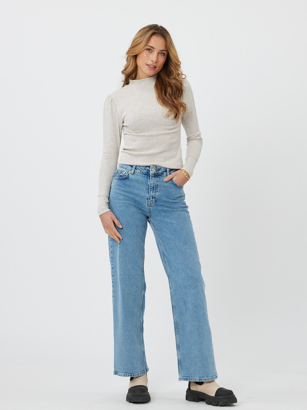 Beige Fienna Blus Från Moves By Minimum