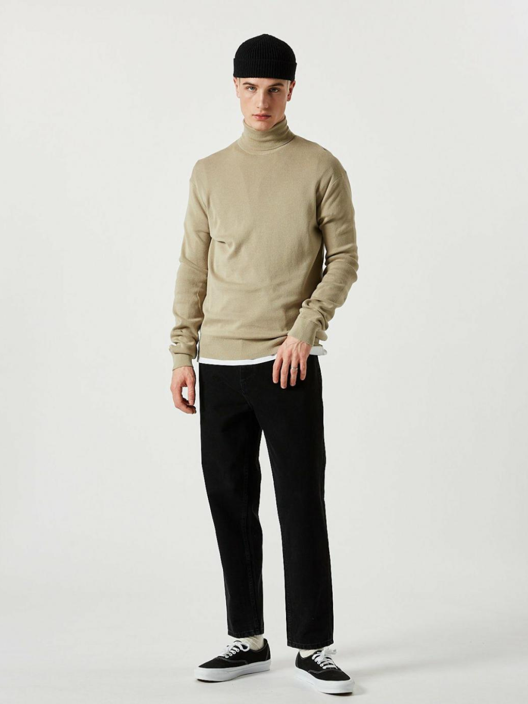 Beige Yakob mäns turtleneck stickad från minimum