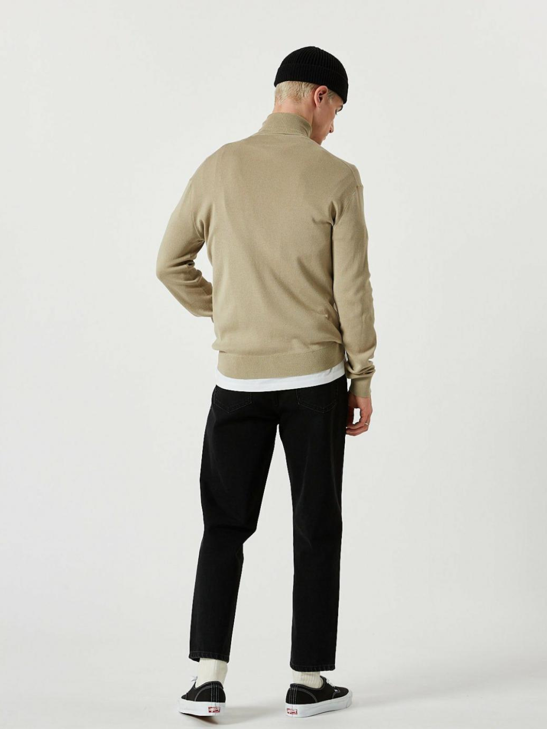 Beige Yakob mäns turtleneck stickad från minimum