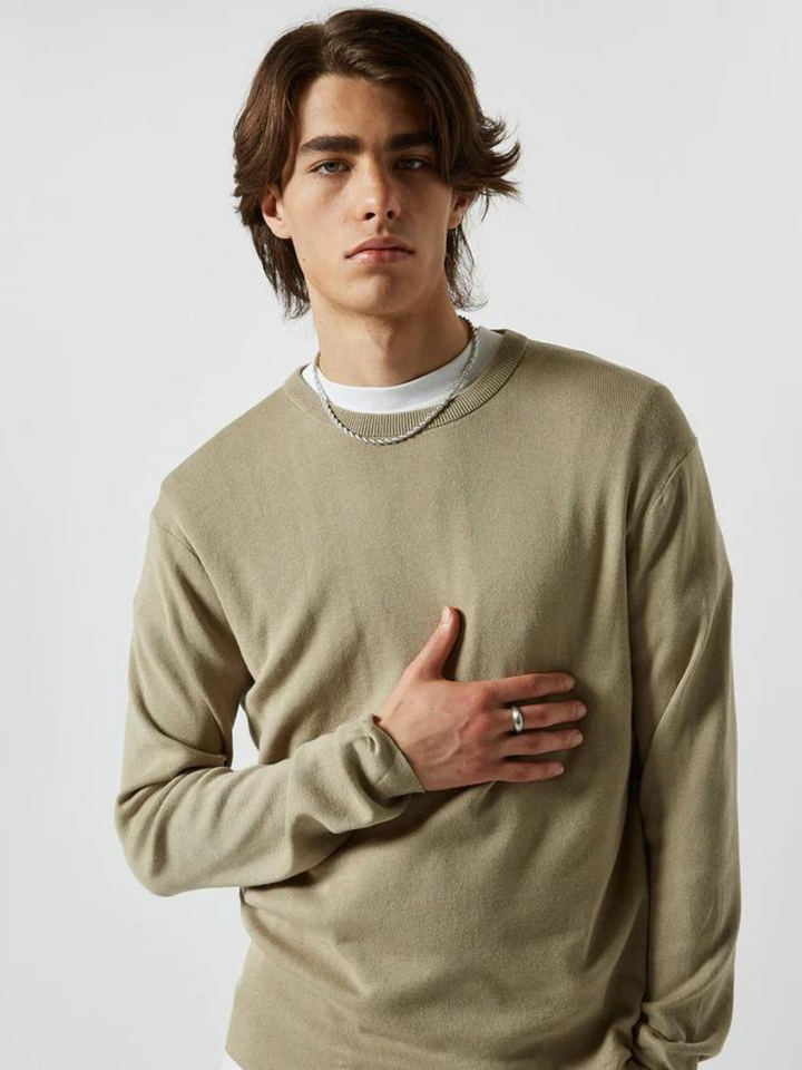 Khaki Yason Herrstickat från Minimum