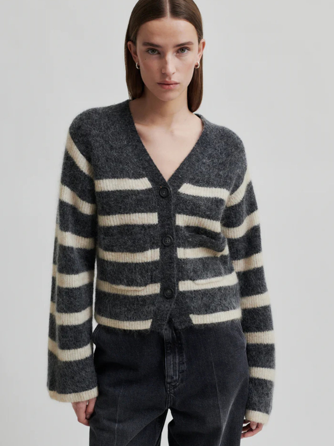 Kolgrå randig andra kvinnlig Ovalis stickad cardigan