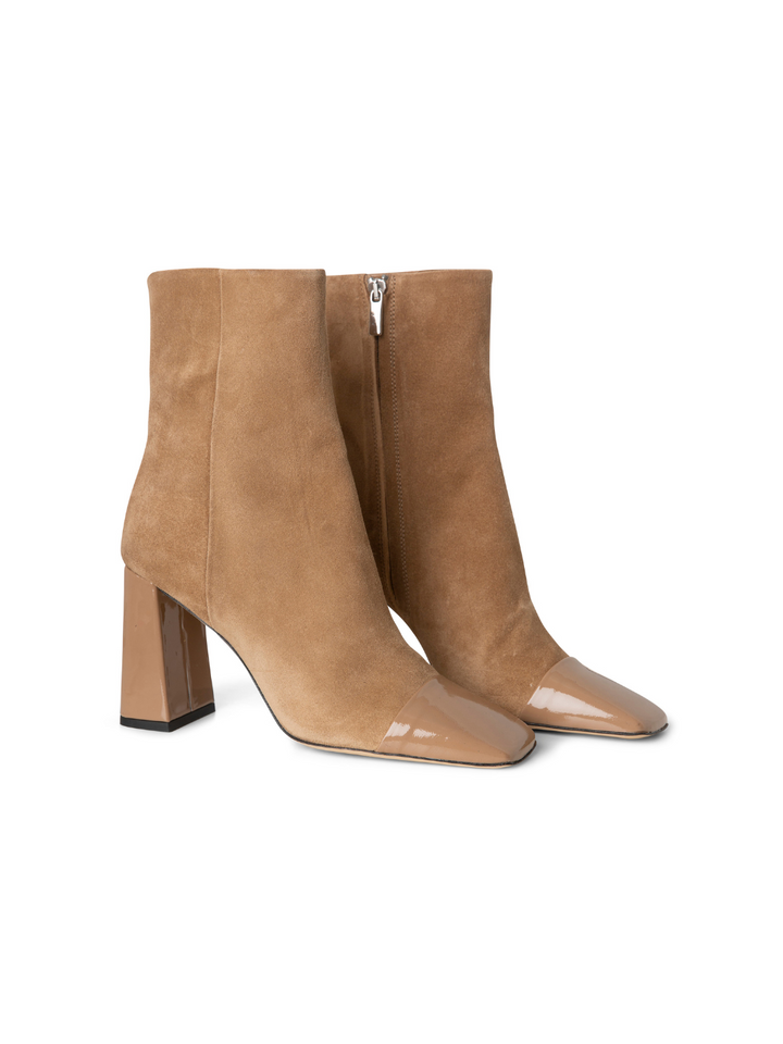 Ljusbrun mellanlång Custommade Amelia Boot i mocka