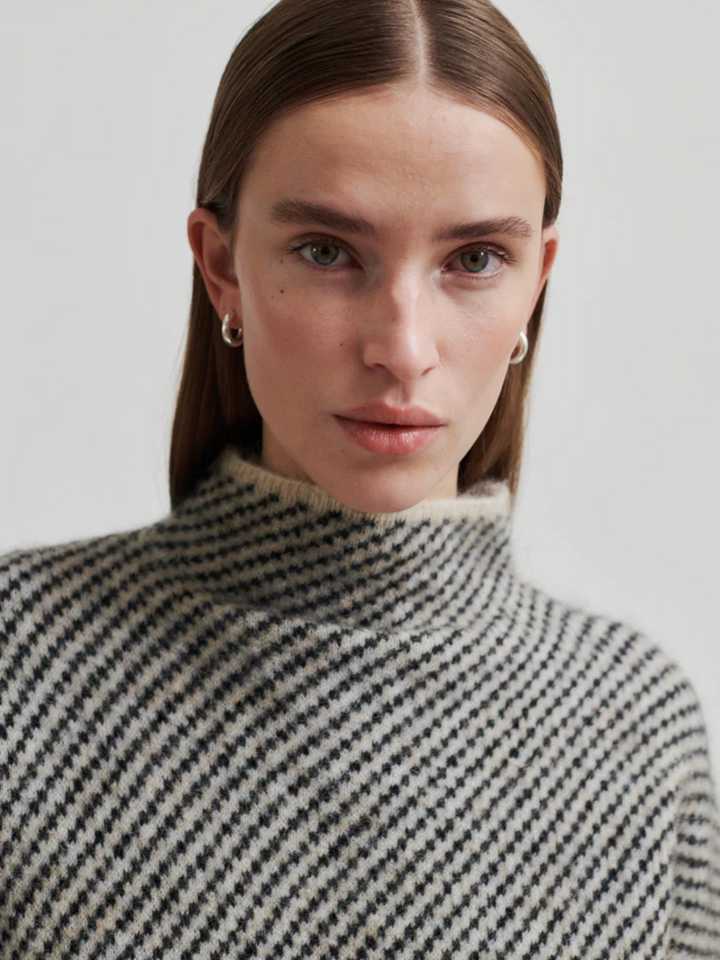 Offwhite - Svart Second Female Capella Stick