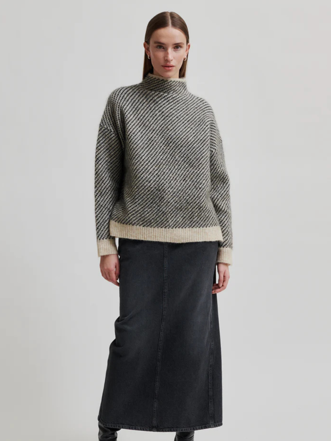 Offwhite - Svart Second Female Capella Stick