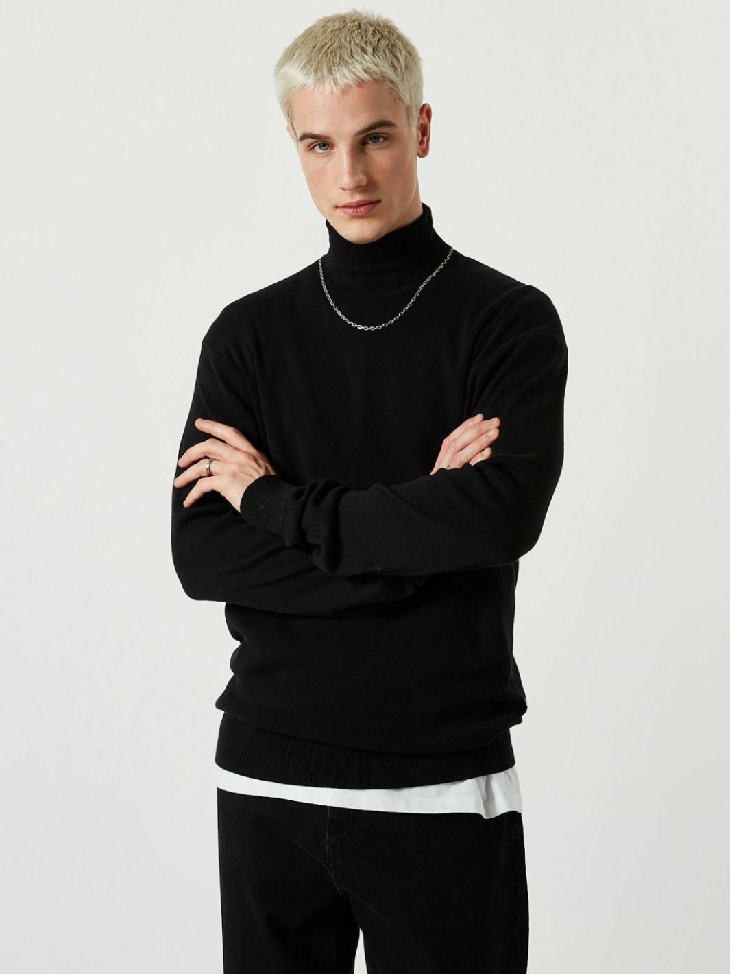 Svart Yakob Turtleneck Stickatd för män från Minimum