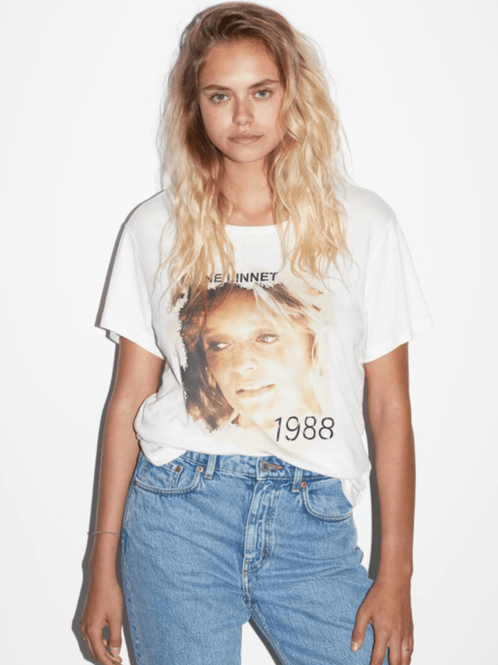 Hvid Dame Anne Linnet “Jeg er jo lige her” T-Shirt XS 360° ICÔN