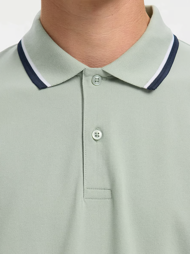 Mintgrøn Selected Homme Atlas Sport Polo til herre med slim fit, kontrastfarvet krave og ærmekanter samt klassisk 2-knapslukning.