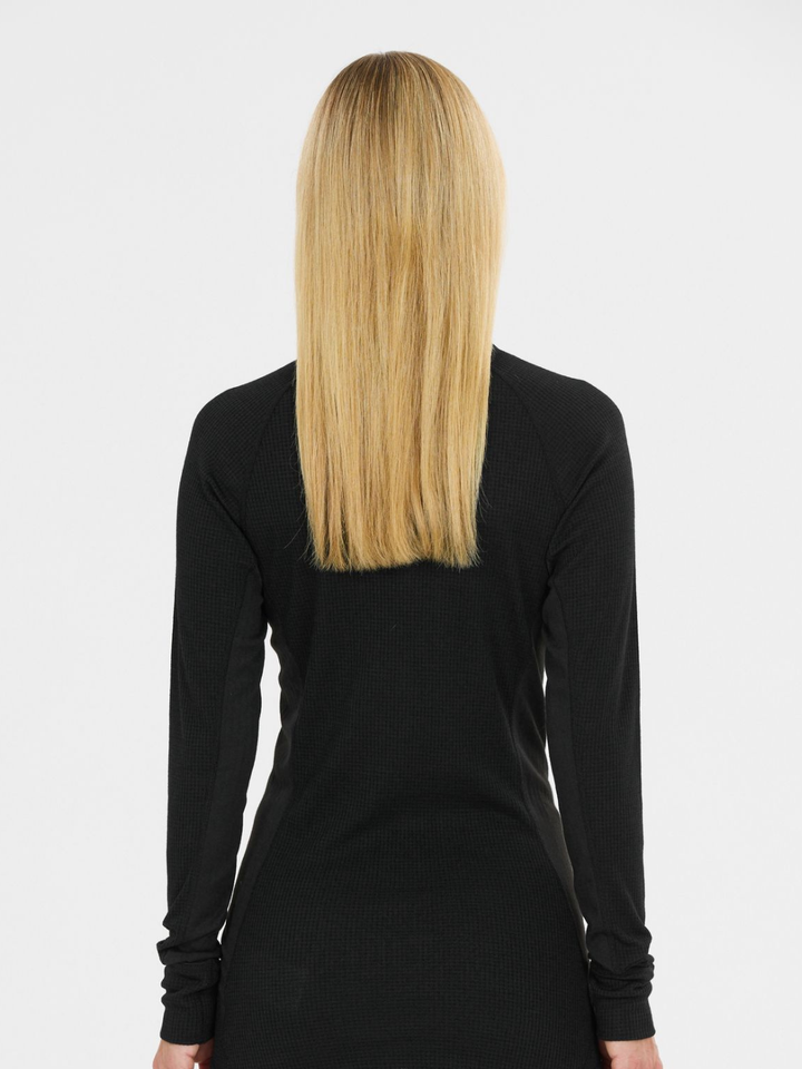 Sort SOS Namsan baselayer-sæt til kvinder med langærmet trøje og lange underbukser i polyester og merinould til skiløb.