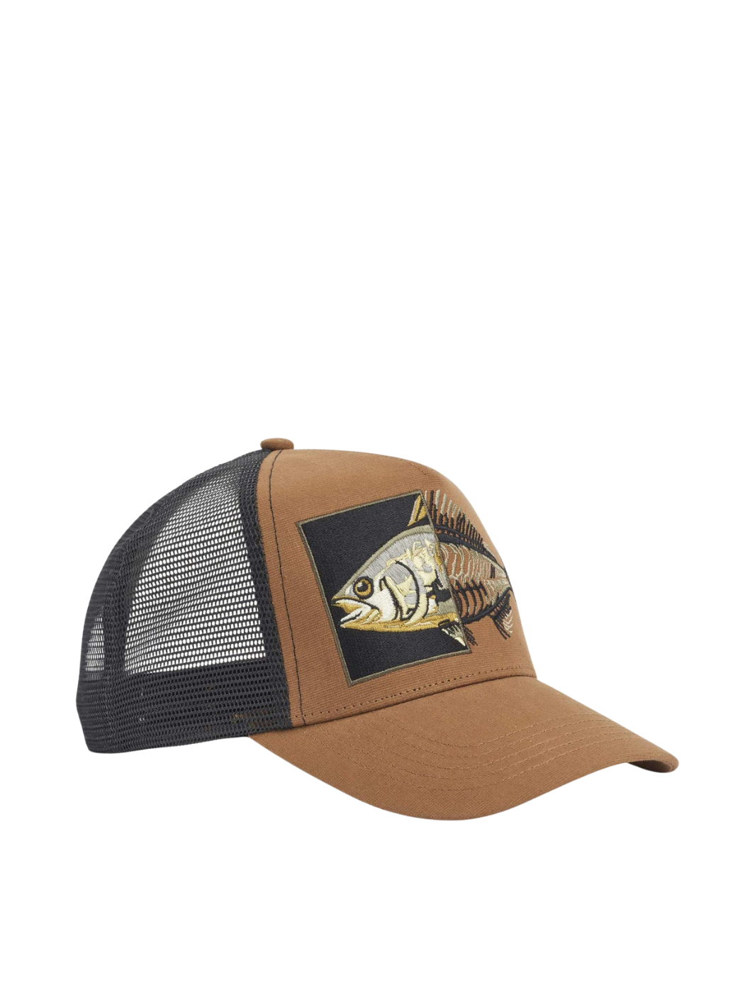 UPFRONT APOLLO Trucker Cap i camel med broderet fiskemotiv på fronten og justerbar snapback-lukning.
