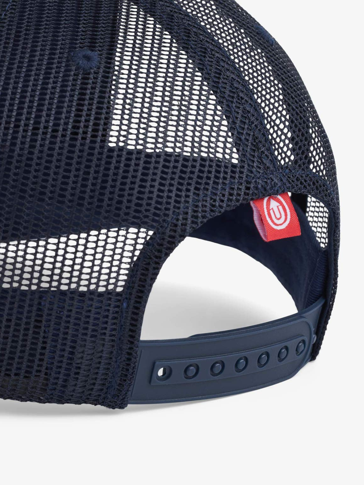 Blå - Sandfarvet trucker kasket fra populære Upfront. EMB patch / broderi, net bagside