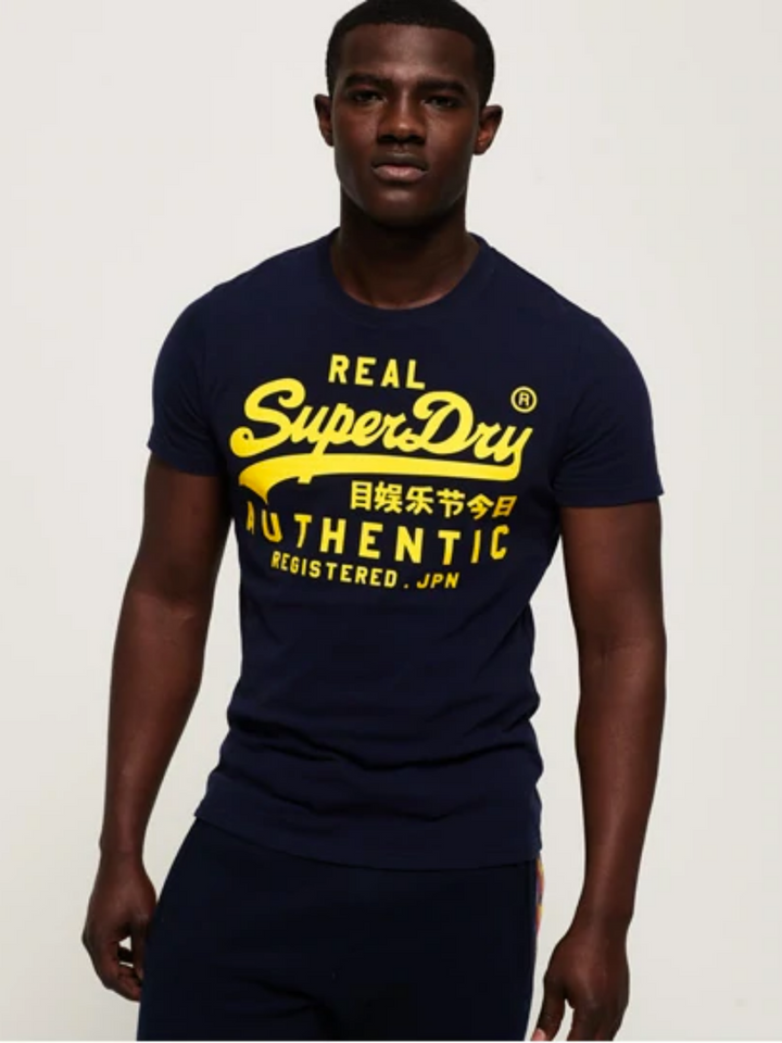 Marinblå Superdry T-shirt med gul logotyp