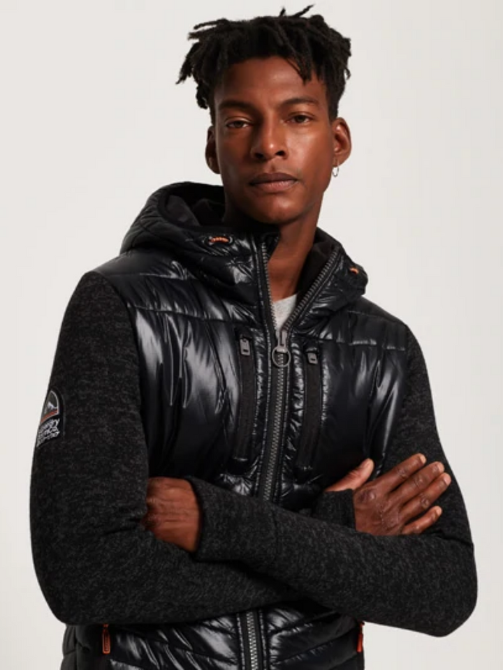 Svart Superdry Storm Hybrid jacka med stickade ärmar