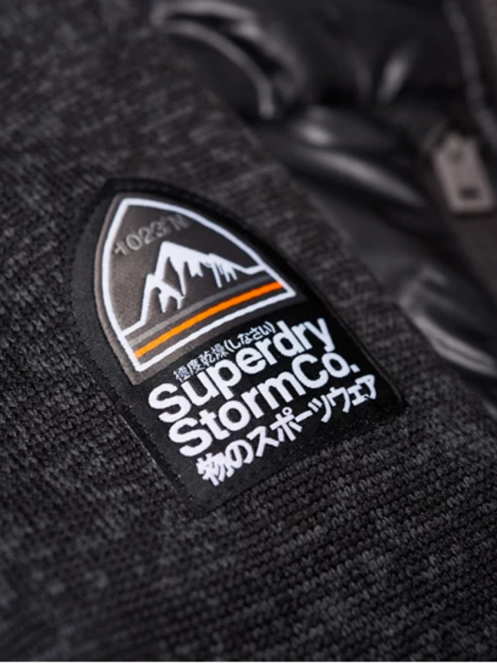 Svart Superdry Storm Hybrid jacka med stickade ärmar