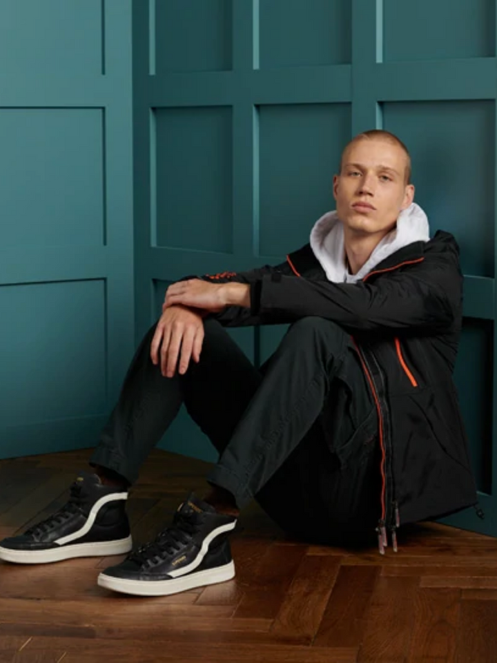 Svart Superdry attackjacka för män
