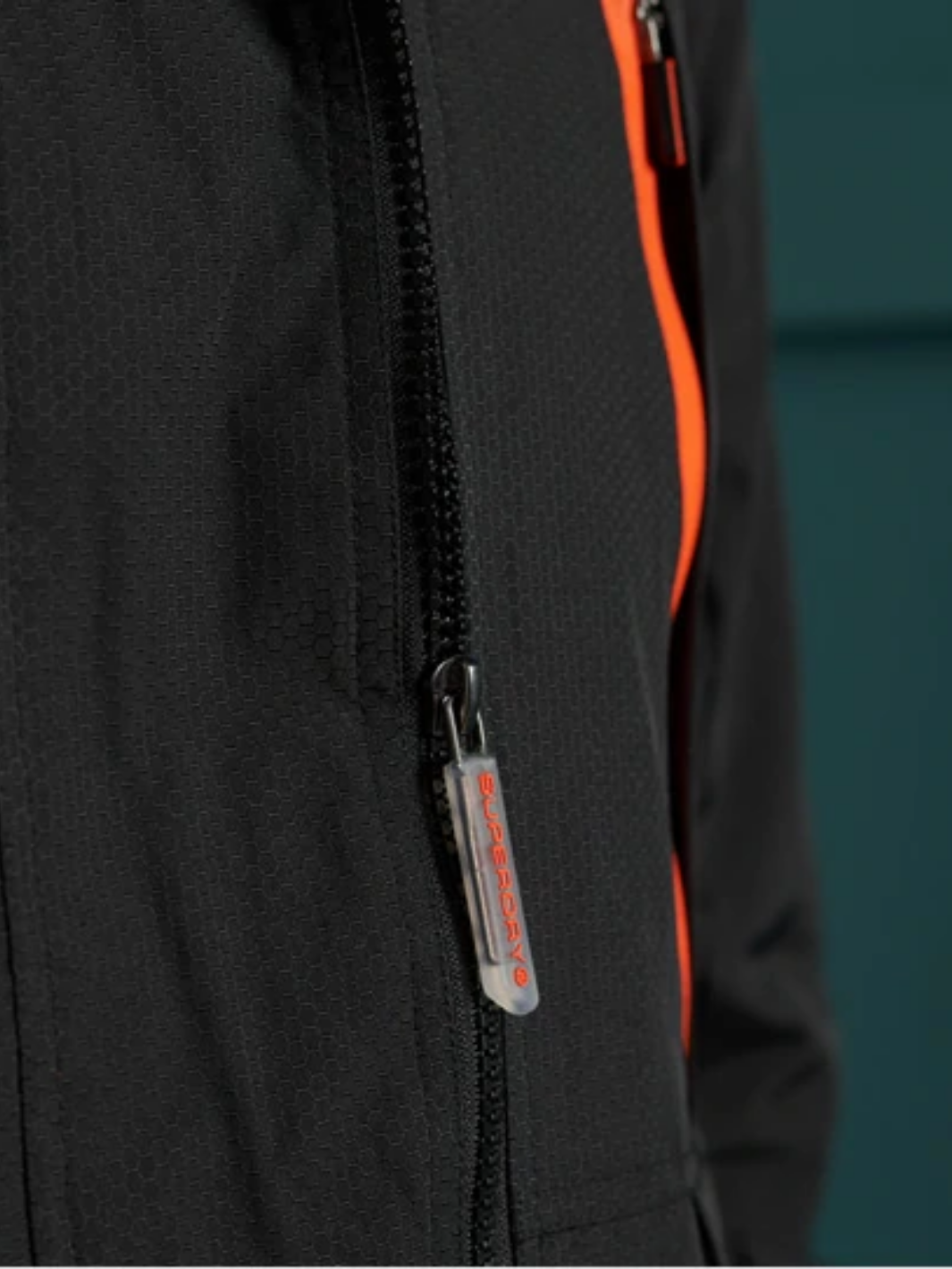 Svart Superdry attackjacka för män