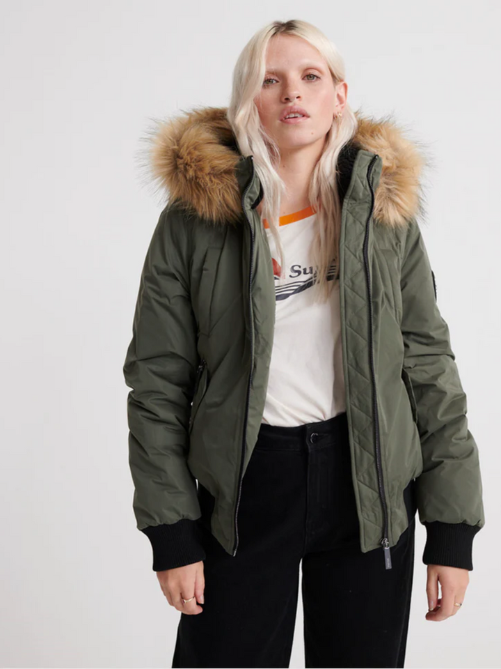 Kort grön Superdry vinterjacka för kvinnor