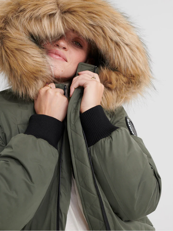 Kort grön Superdry vinterjacka för kvinnor