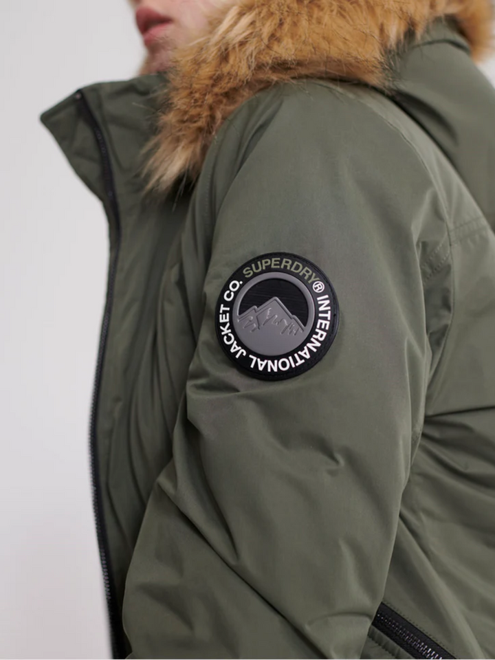 Kort grön Superdry vinterjacka för kvinnor
