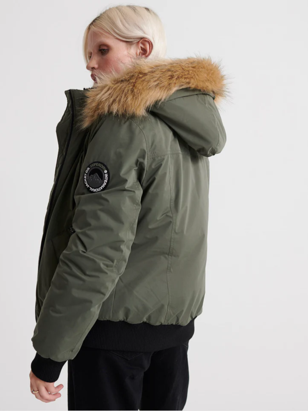 Kort grön Superdry vinterjacka för kvinnor