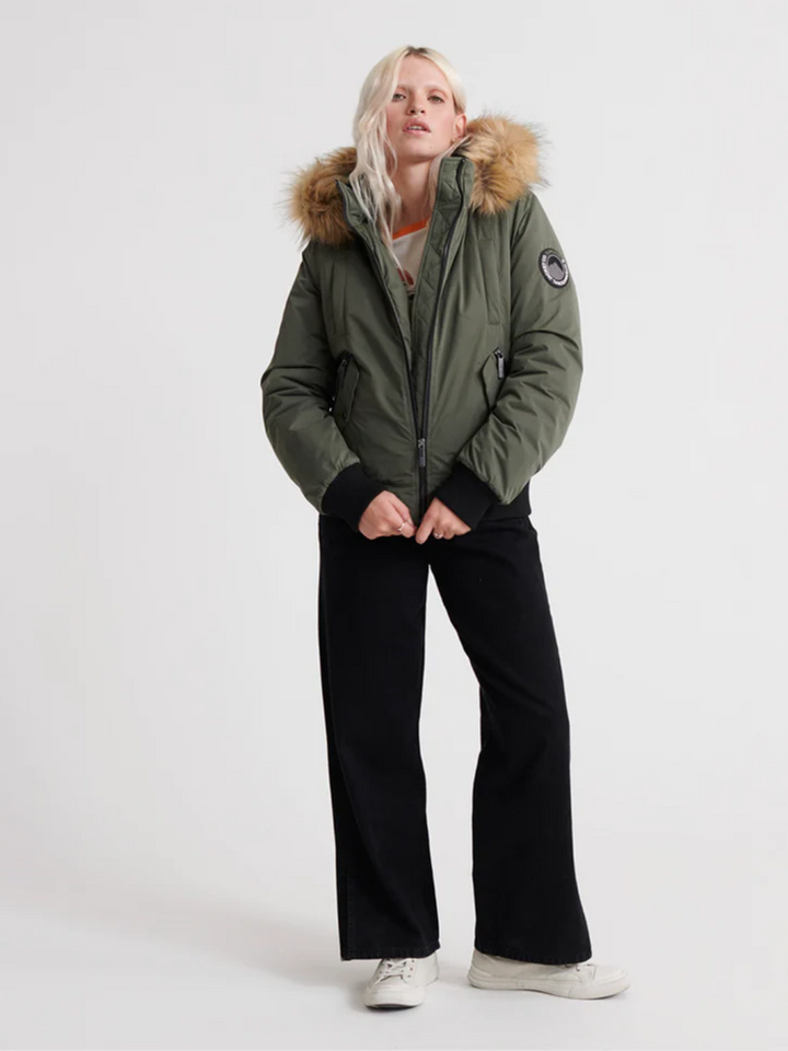 Kort grön Superdry vinterjacka för kvinnor