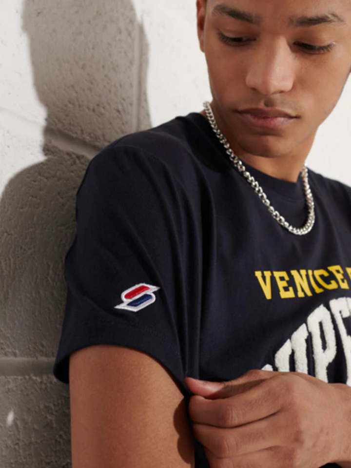 Mörk marinblå Superdry T-shirt