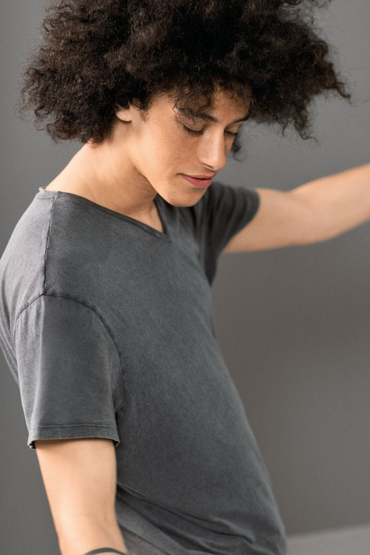 Simple V - neck T-shirt s 360° ICÔN